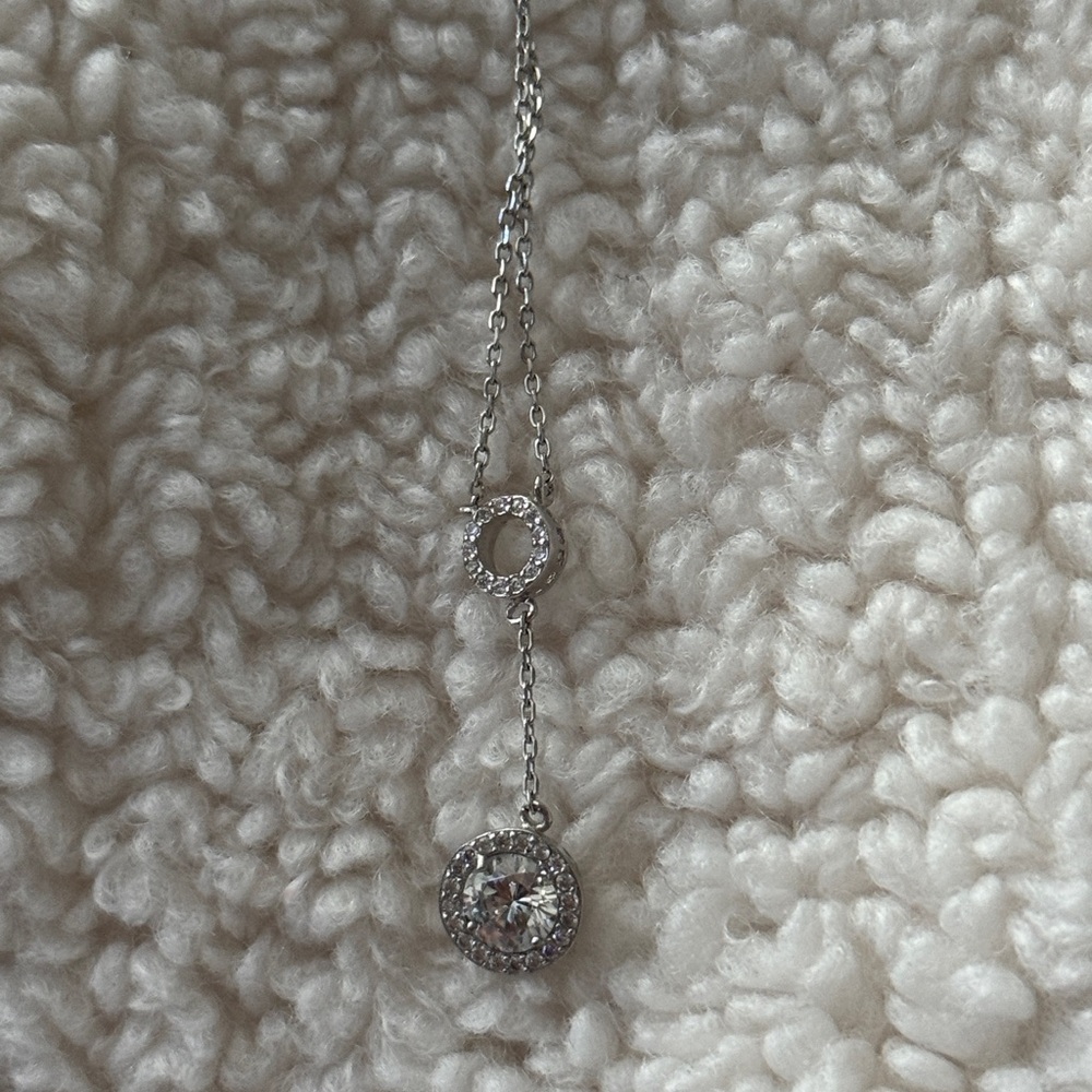 Elegant Silver Pendant Necklace